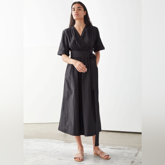 & Other Stories voluminous wrap midi dress in black size Small - Picture 1 of 7